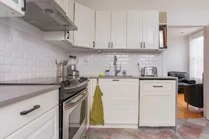 Rue Sherbrooke O & Av. de Hampton - Photo 5 of 27