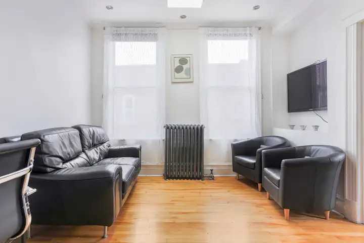 Rue Sherbrooke O & Av. de Hampton - Photo 2 of 27