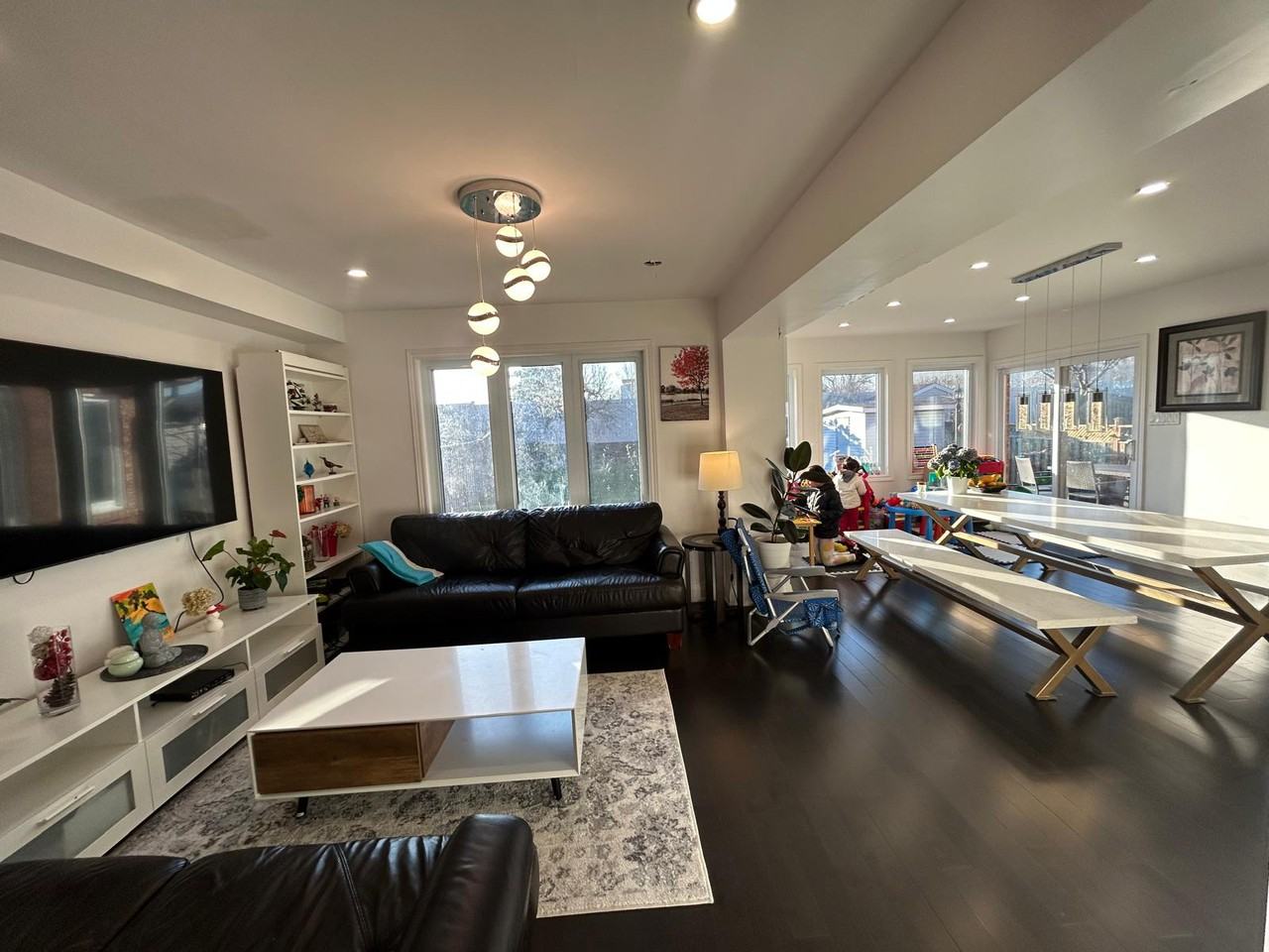 2690 Hardy Cres - Photo 2 of 9