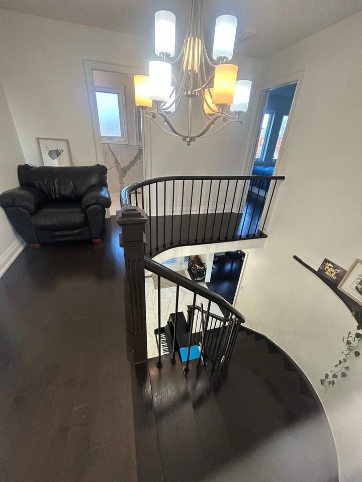 2690 Hardy Cres - Photo 3 of 9
