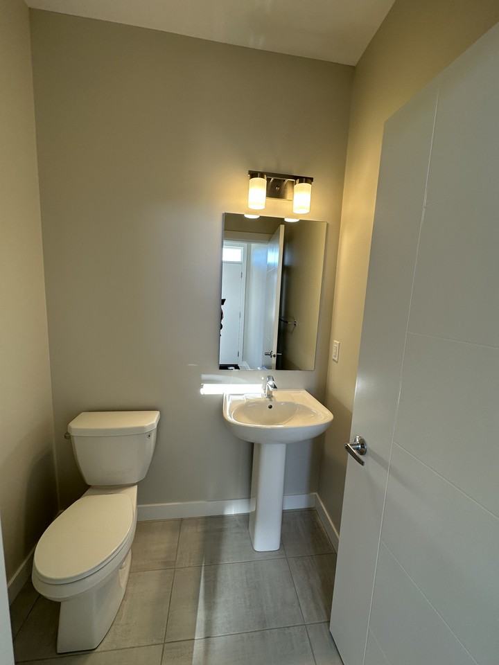 122 Homestead Boulevard Northeast - Photo 2 of 38