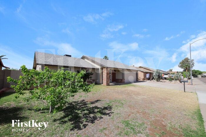 1419 W Ross Ave - Photo 2 of 15