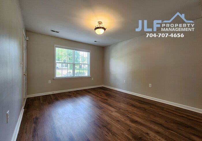 1247 Forest Park Dr - Photo 3 of 28