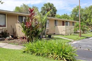 featured image of 10015 S Nob Hill Cir