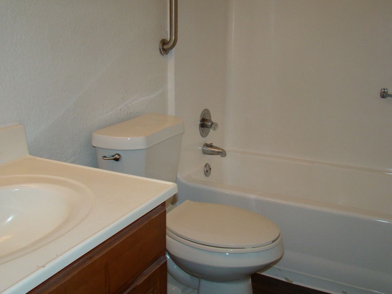 10015 South Nob Hill Circle - Photo 4 of 9