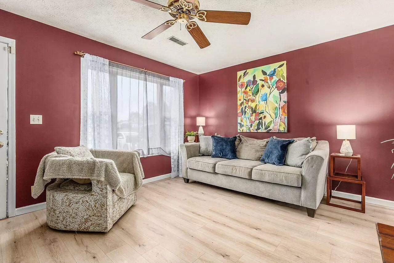 415 Hillview Drive - Photo 2 of 20