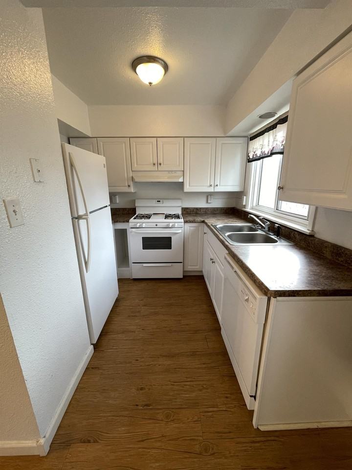 4420 3rd Ave N #3 - Photo 3 of 10