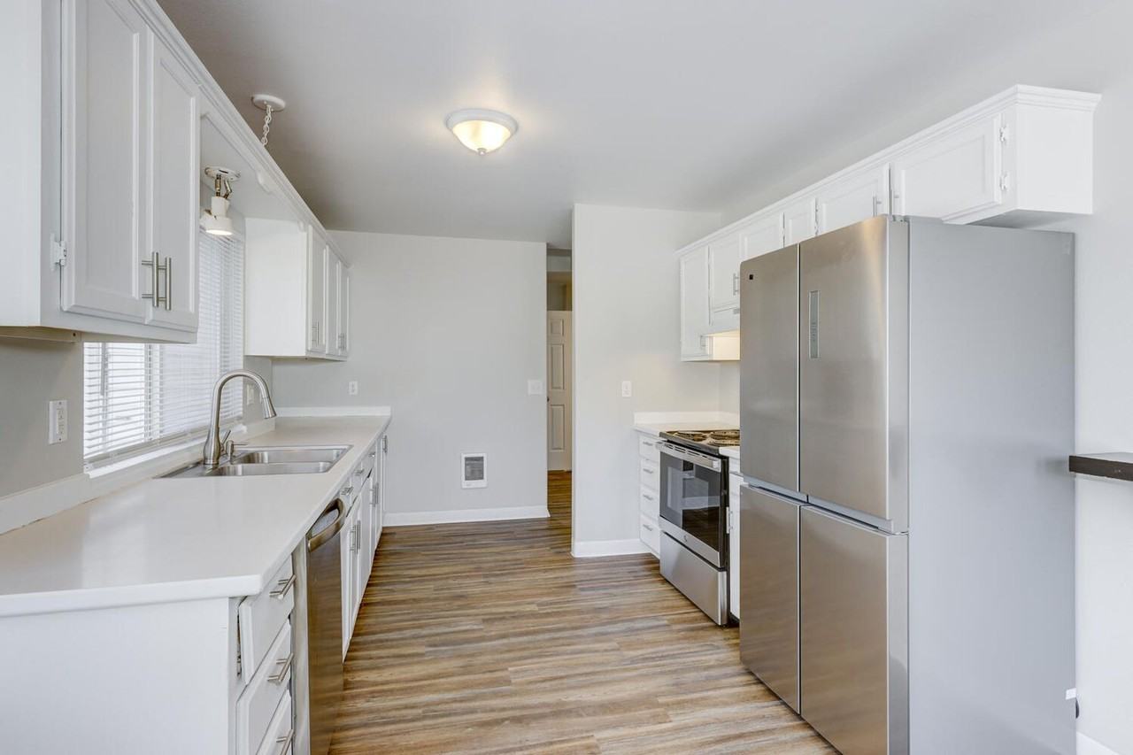 2322 E Dewey Ave - Photo 2 of 29