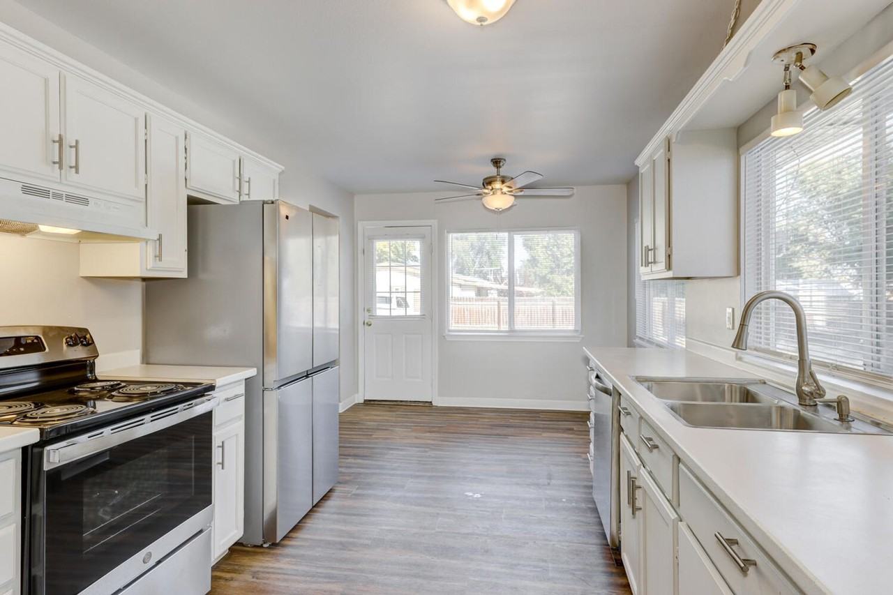 2322 E Dewey Ave - Photo 5 of 29
