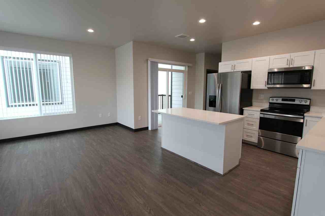 907 Greenfield Dr - Photo 5 of 19