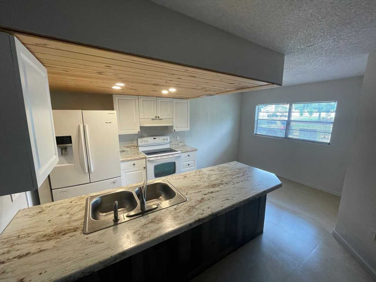 6719 Congress St - Photo 3 of 11