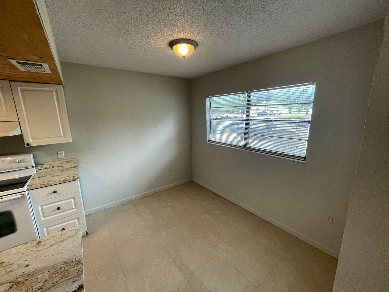 6719 Congress St - Photo 4 of 11