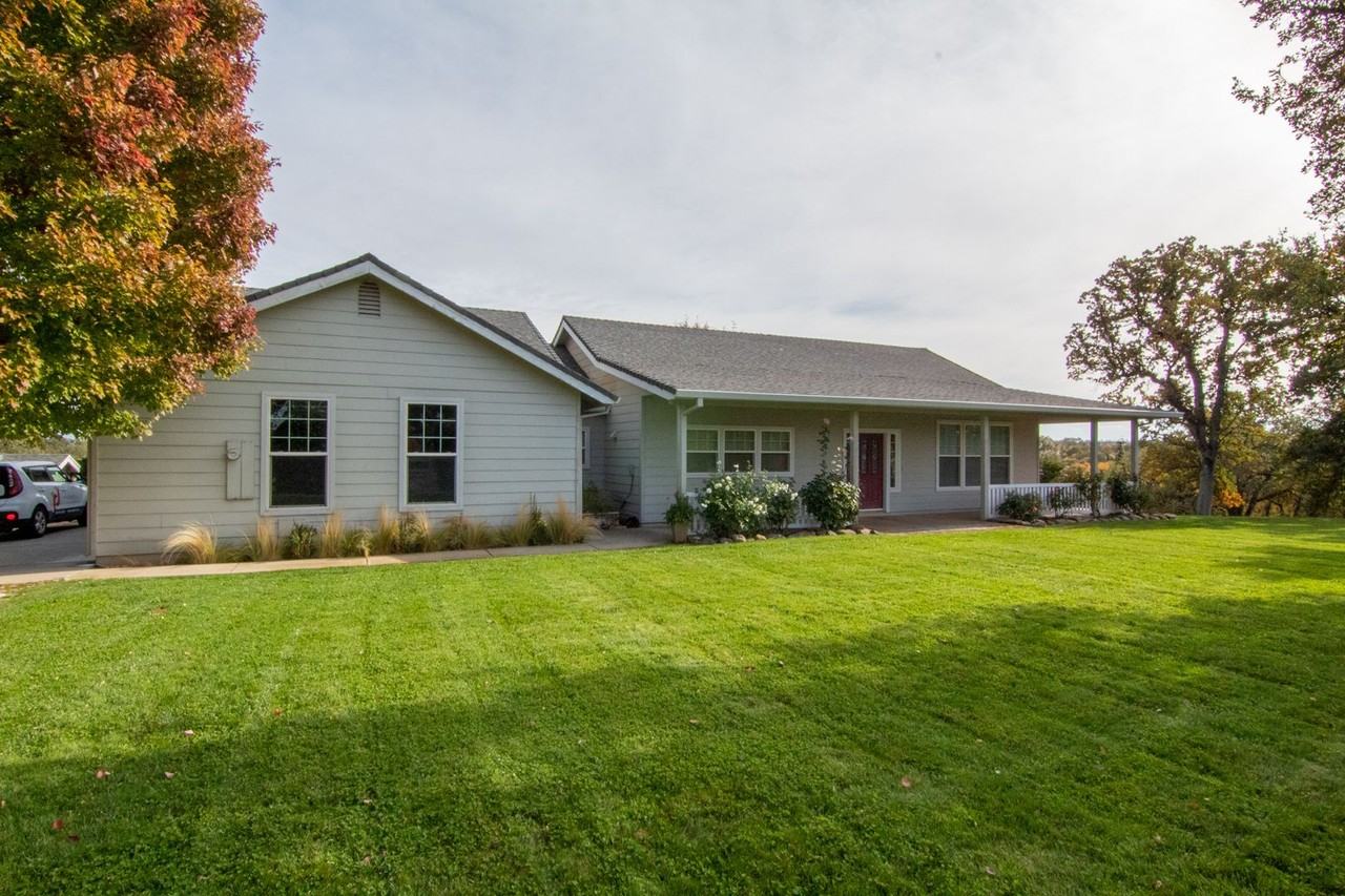 18830 Blythe Way - Photo 4 of 41