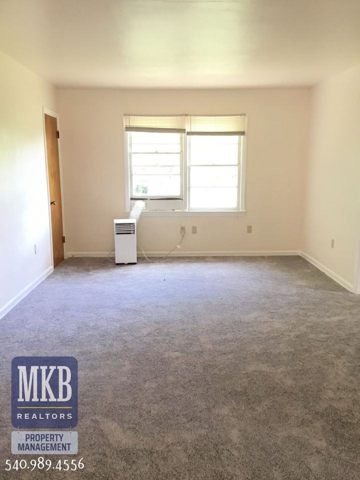 1128 Goodview Rd - Photo 3 of 16