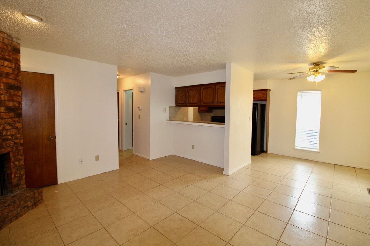 901-903 Acacia Cir - Photo 3 of 19