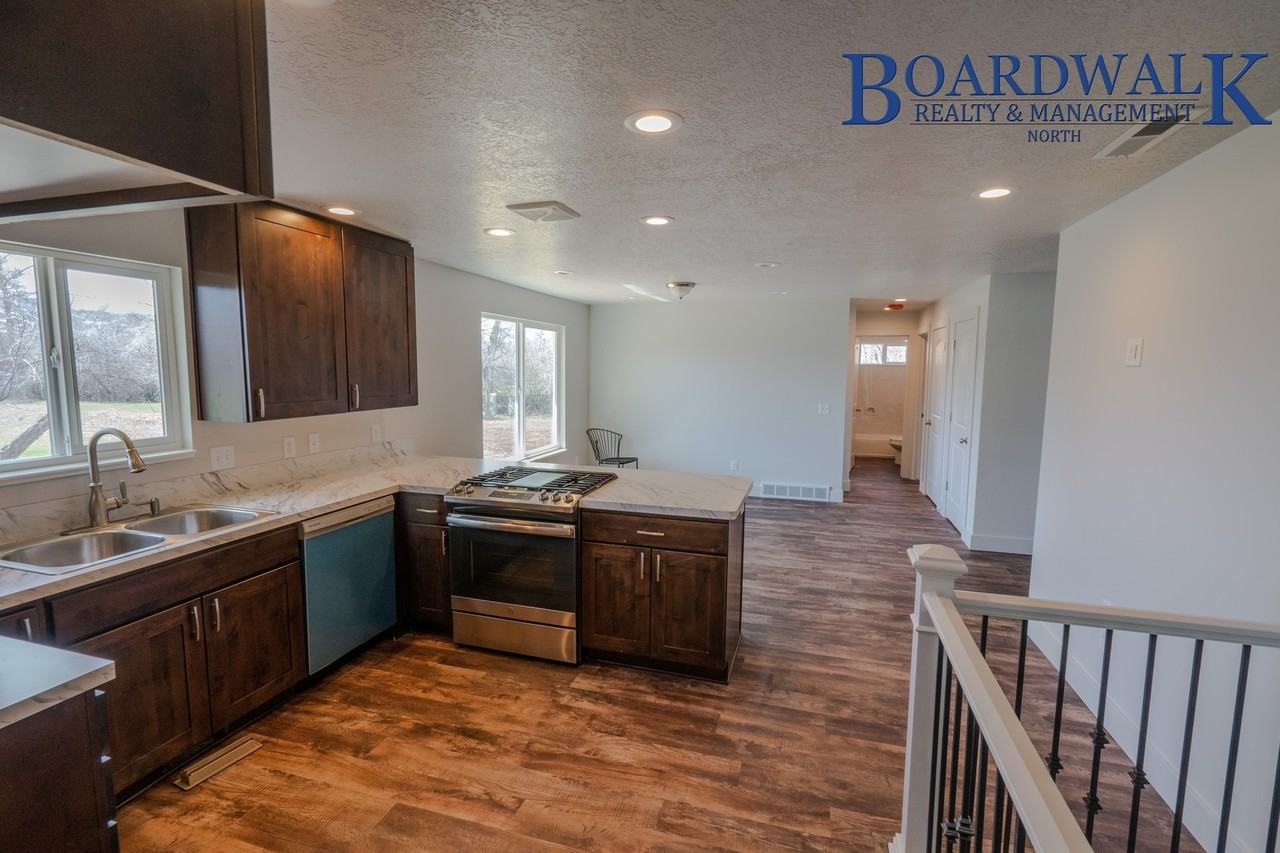 9229 E 500 S - Photo 3 of 41