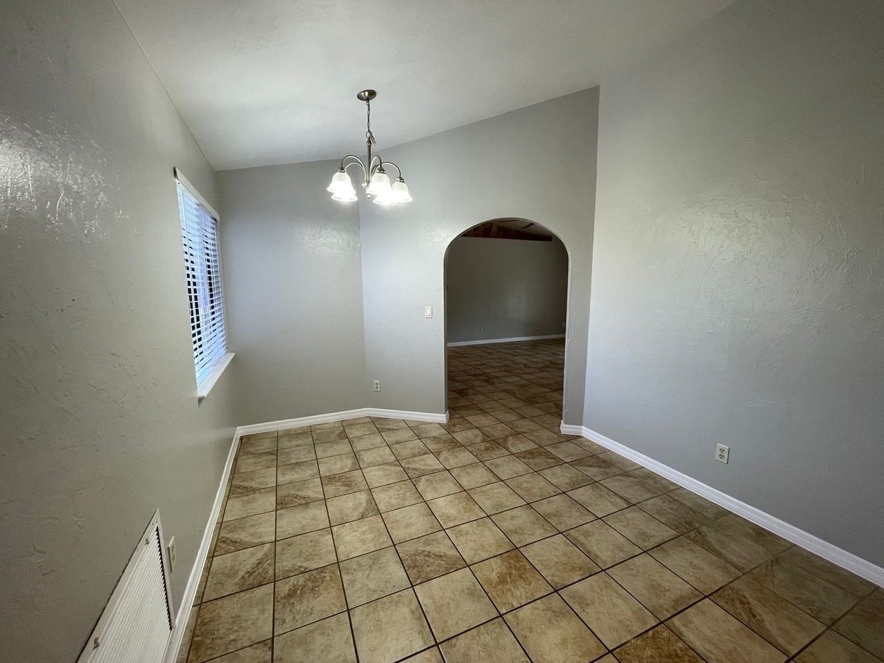 26862 St Thomas Dr - Photo 7 of 22