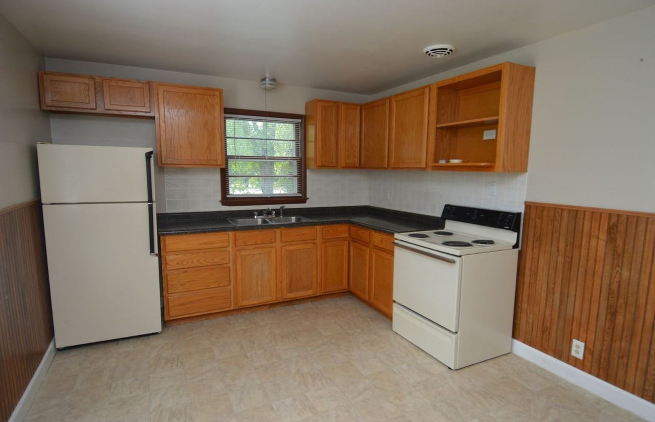 2203 12th Ave N - Photo 3 of 12