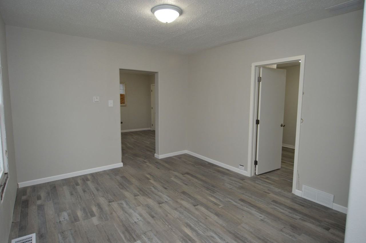 501 N 4th St - Photo 2 of 19