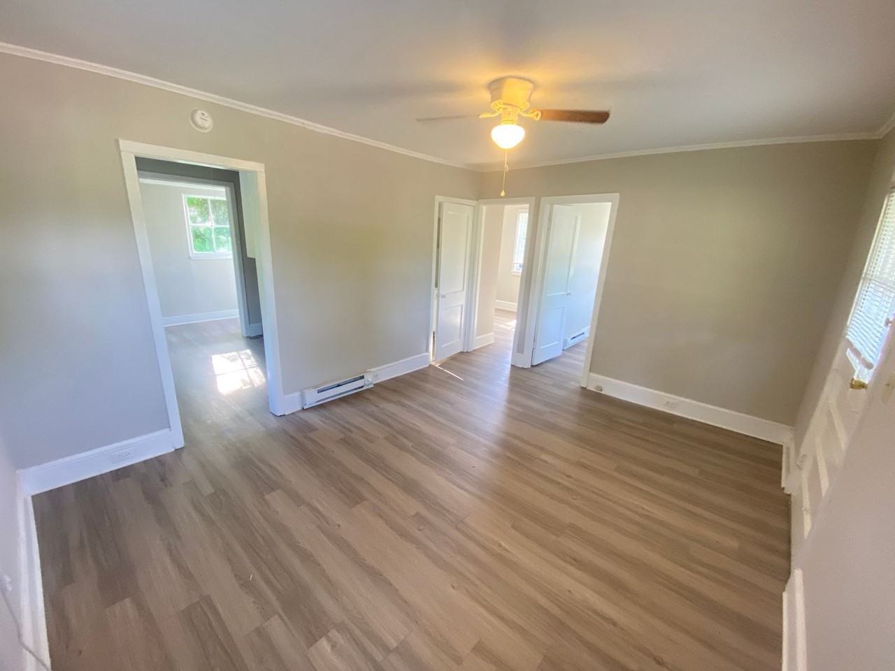 801 Oval St - Photo 3 of 11