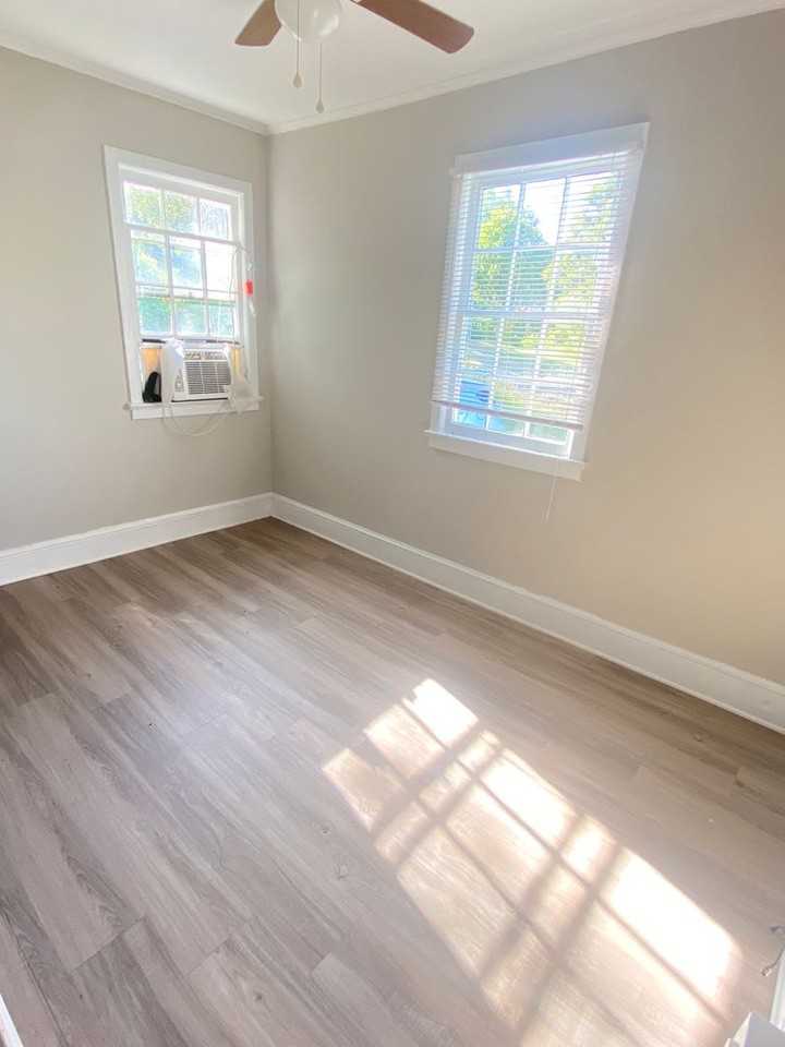 801 Oval St - Photo 5 of 11