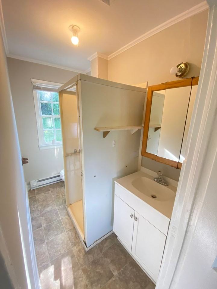 801 Oval St - Photo 6 of 11