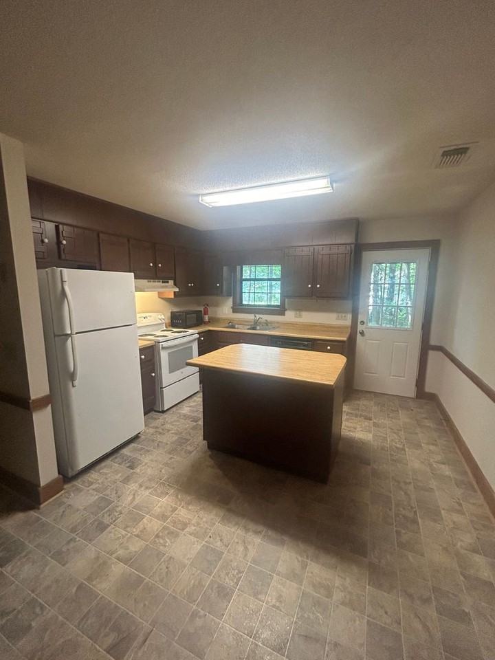 303 Stepping Stone Ct - Photo 2 of 8