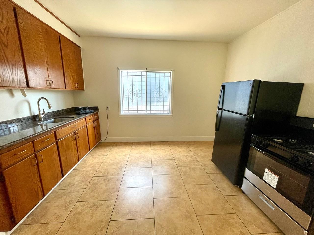 9632 Holly St - Photo 2 of 8