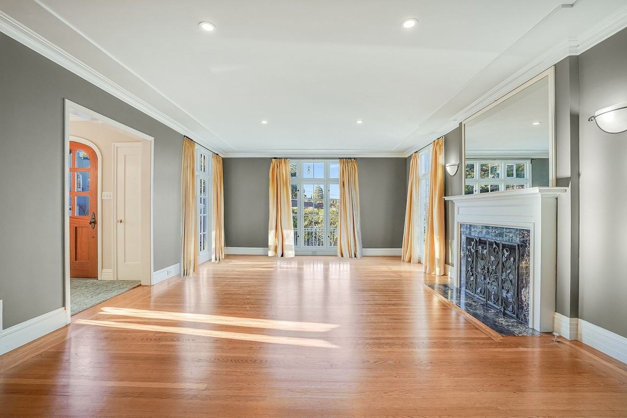 105 Arbor Dr - Photo 2 of 21