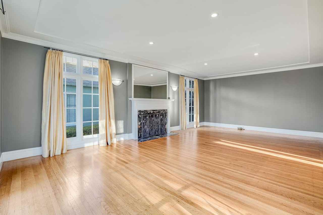 105 Arbor Dr - Photo 3 of 21