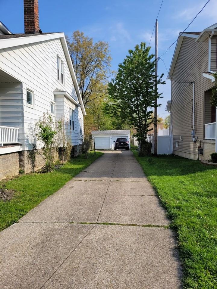 4397 Ardmore Rd - Photo 2 of 16