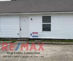 featured image of 898 W Myrtle St