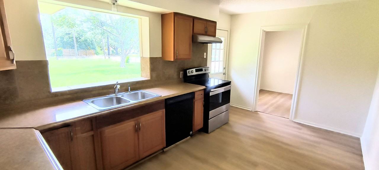 1015 Westway St - Photo 3 of 14