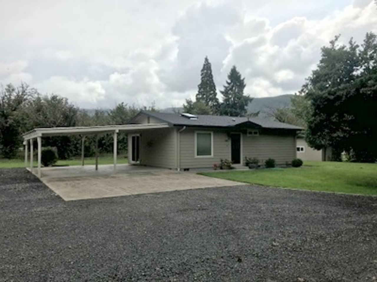 41077 Mckenzie Hwy - Photo 2 of 11