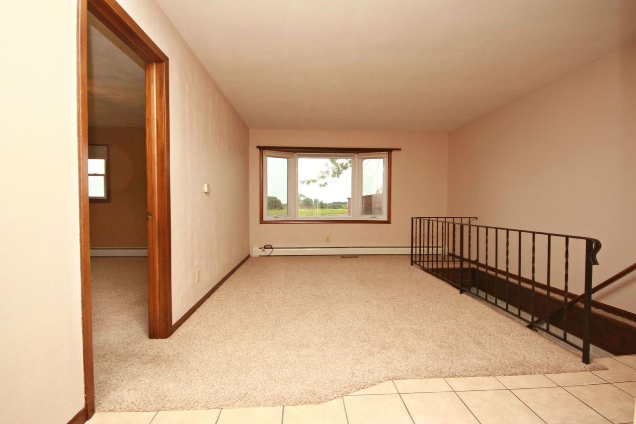 3122 N 1200th Ave - Photo 4 of 24