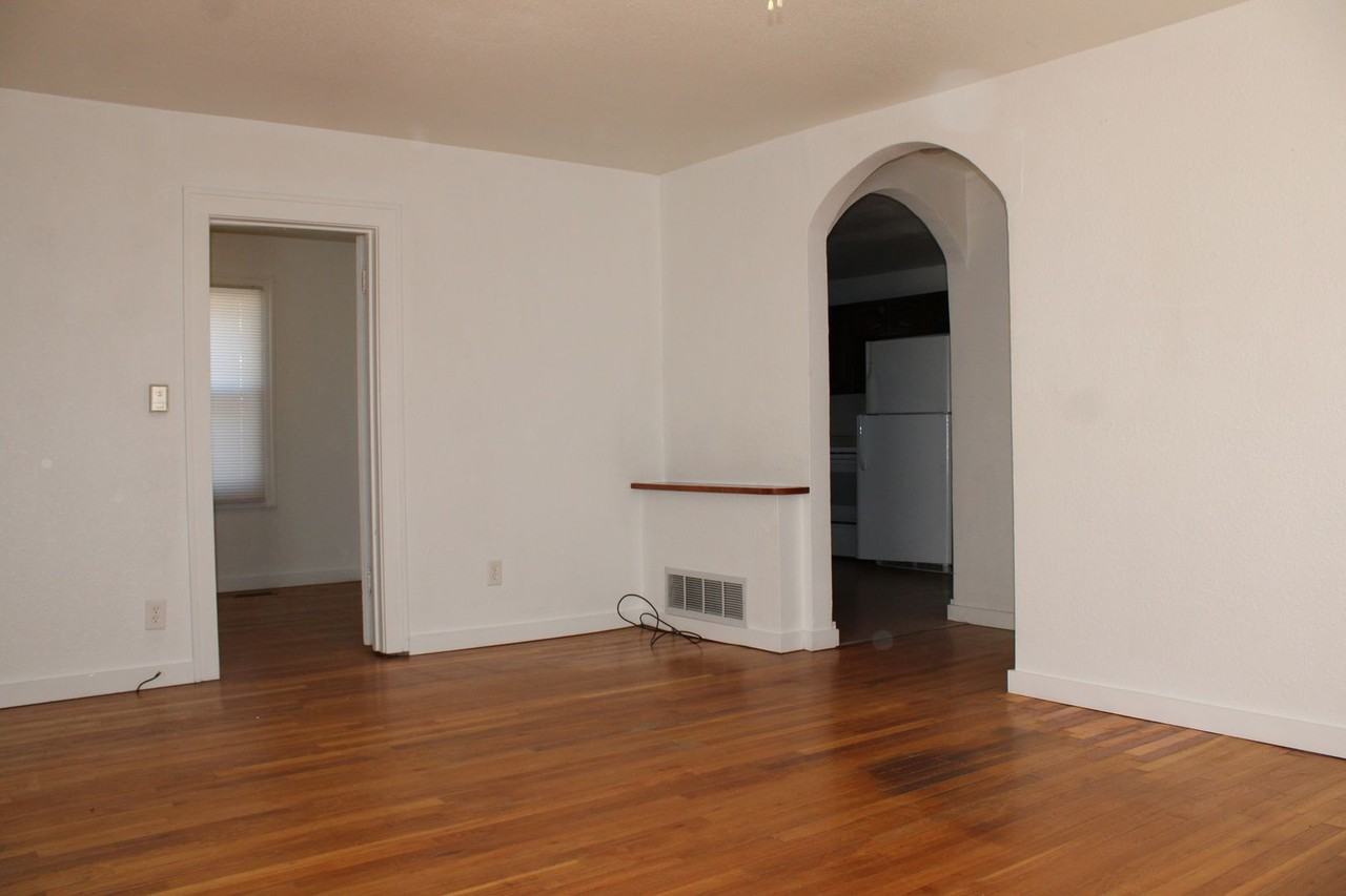 250 Booth Ave - Photo 3 of 13