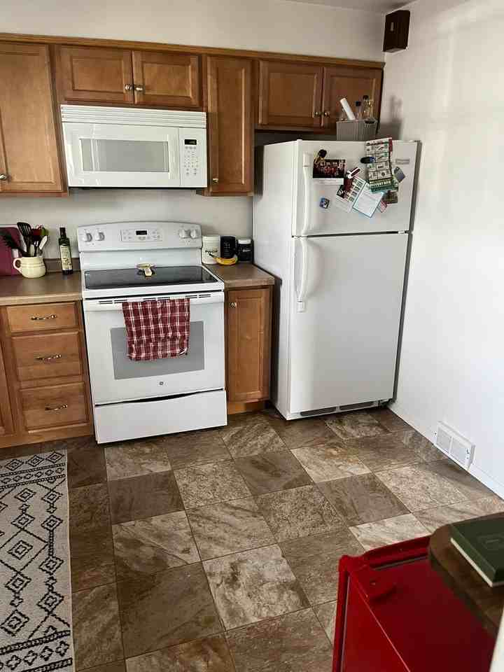 2102 8th St N - Photo 2 of 22