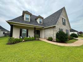 featured image of 629 Dumaine Dr