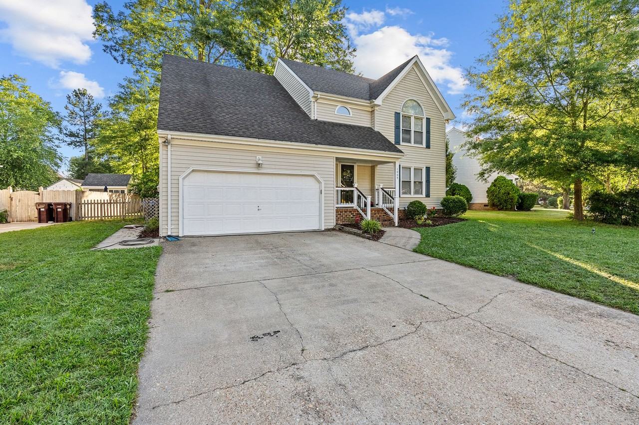 1009 Grantham Ln - Photo 2 of 39