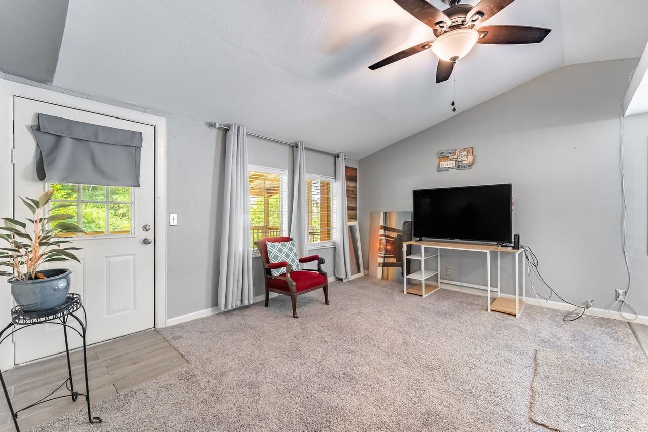16755 Leisure Loop - Photo 5 of 17