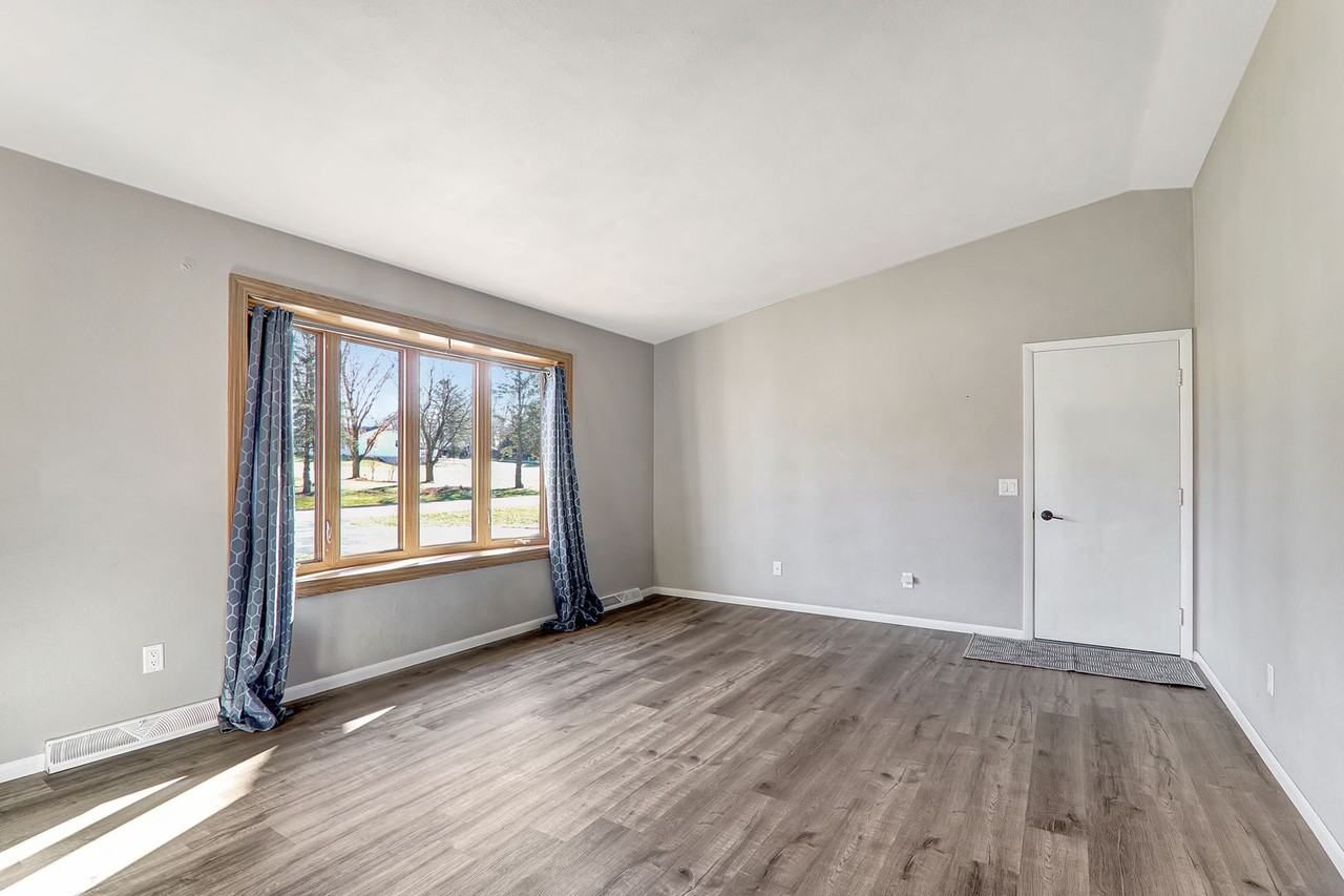3789 Sky High Rd - Photo 5 of 30
