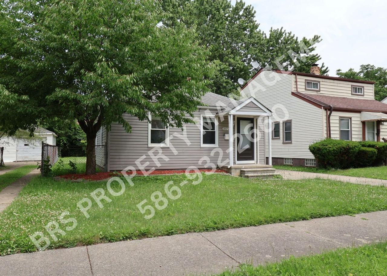 18777 Kingsville St - Photo 2 of 13