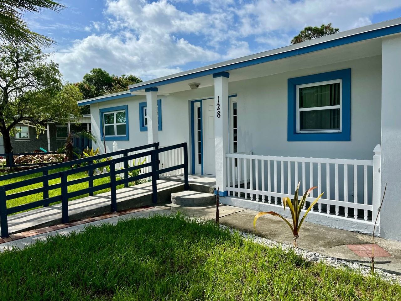 128 Se Prima Vista Blvd - Photo 2 of 13