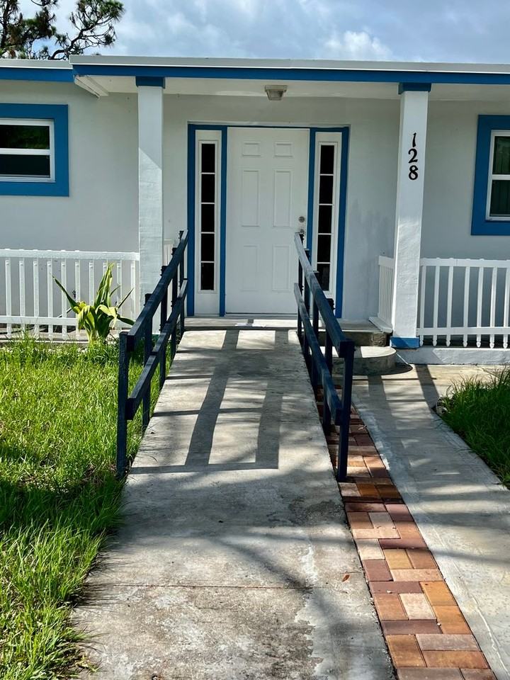 128 Se Prima Vista Blvd - Photo 3 of 13