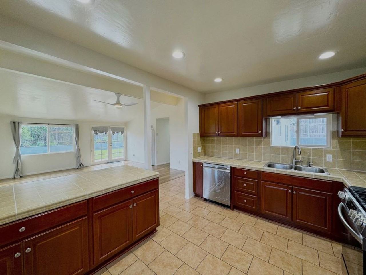 9272 Hector Ave - Photo 3 of 20