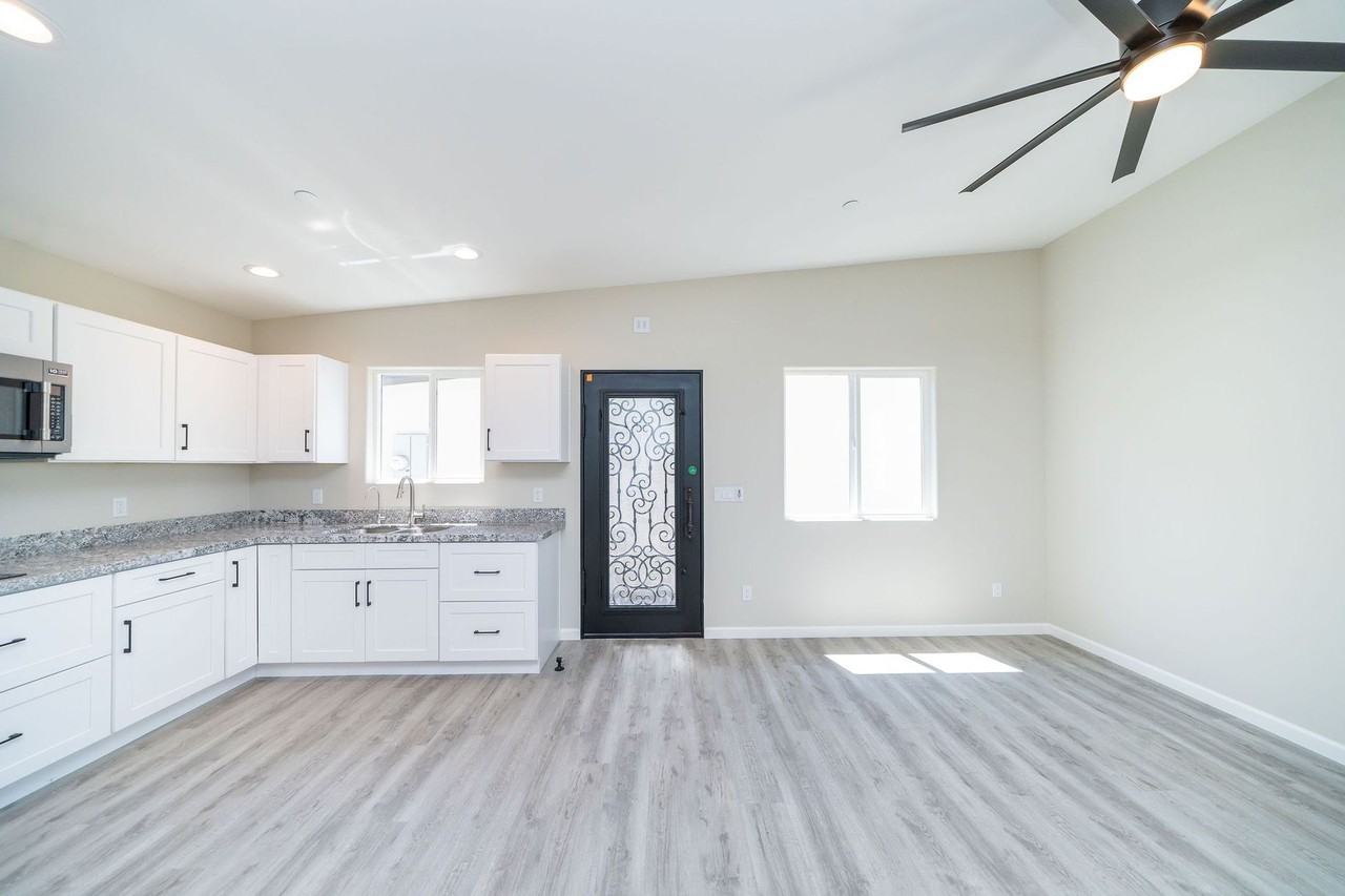 M2441 - Photo 2 of 9