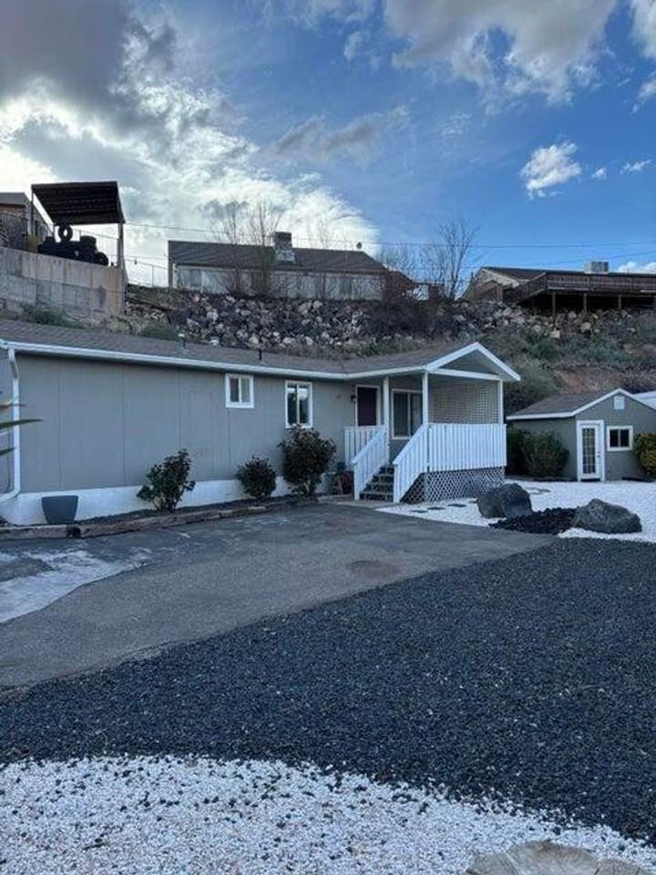 777 N 20 W - Photo 3 of 29