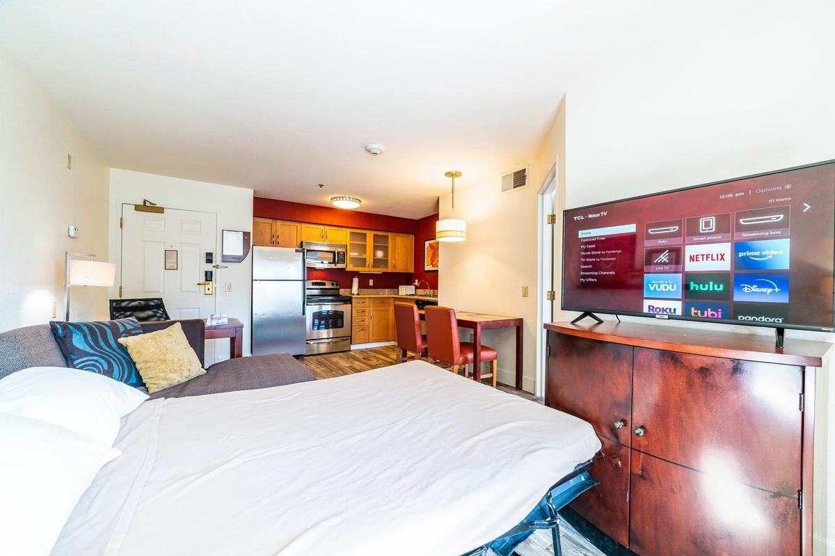 8242 North Black Canyon Highway - Photo 2 of 10