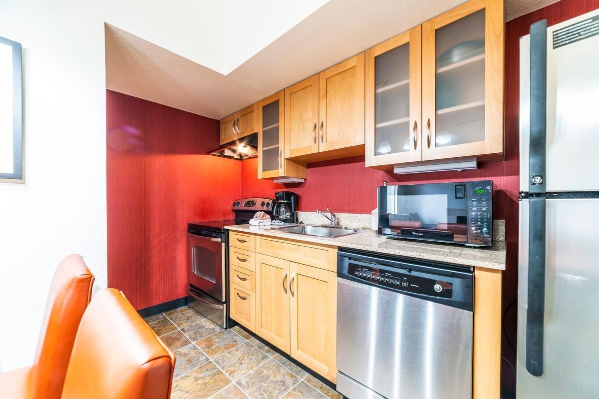 8242 North Black Canyon Highway - Photo 3 of 10