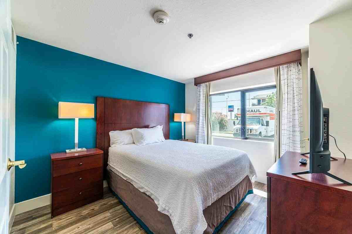 8242 North Black Canyon Highway - Photo 6 of 10